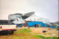 SANTA LUCIA:   ESTA MADRUGADA UNA TORMENTA CON FUERTES VIENTOS PROVOCÓ SERIOS DESTROZOS EN ESTRUCTURAS Y TECHOS.